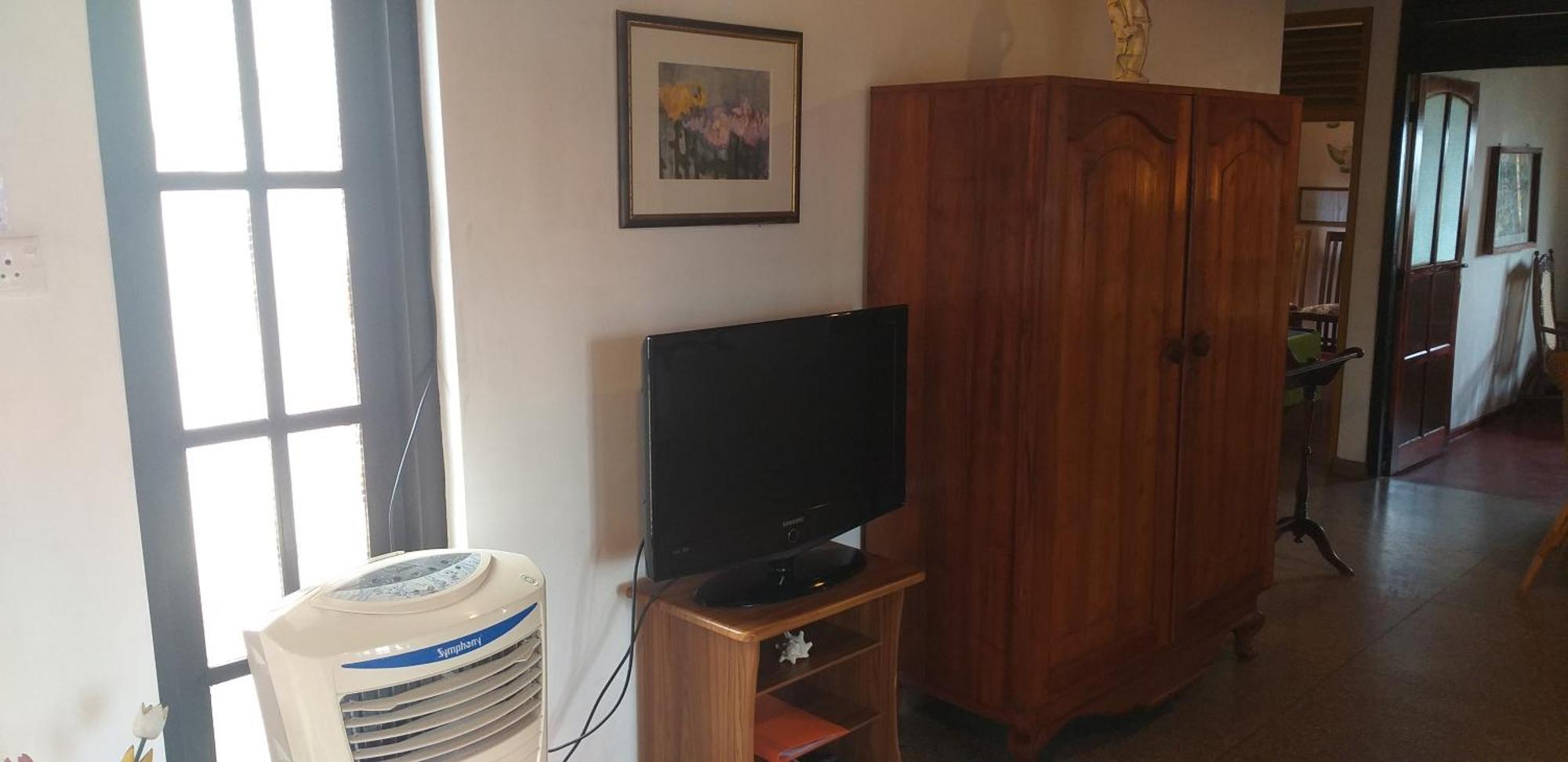The Icebear Guesthouse Негомбо Номер фото