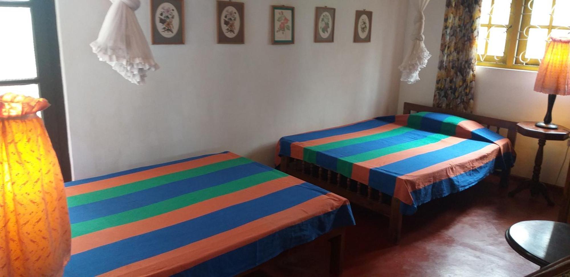 The Icebear Guesthouse Негомбо Номер фото