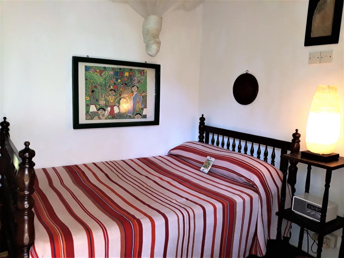 The Icebear Guesthouse Негомбо Екстер'єр фото