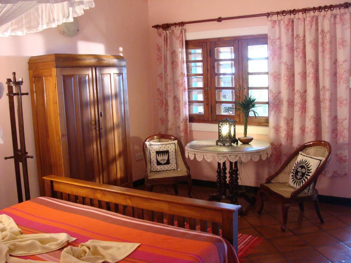 The Icebear Guesthouse Негомбо Екстер'єр фото